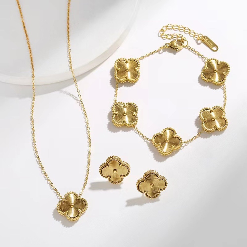 Gold Floral Clover Pendant Necklace - Women Jewelry Necklaces